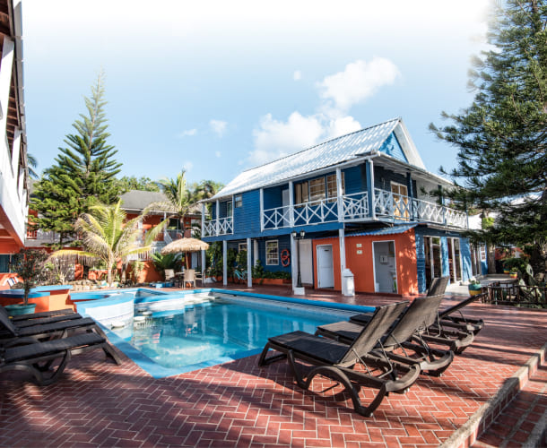 vista-lateral-piscina-hotel-sunset